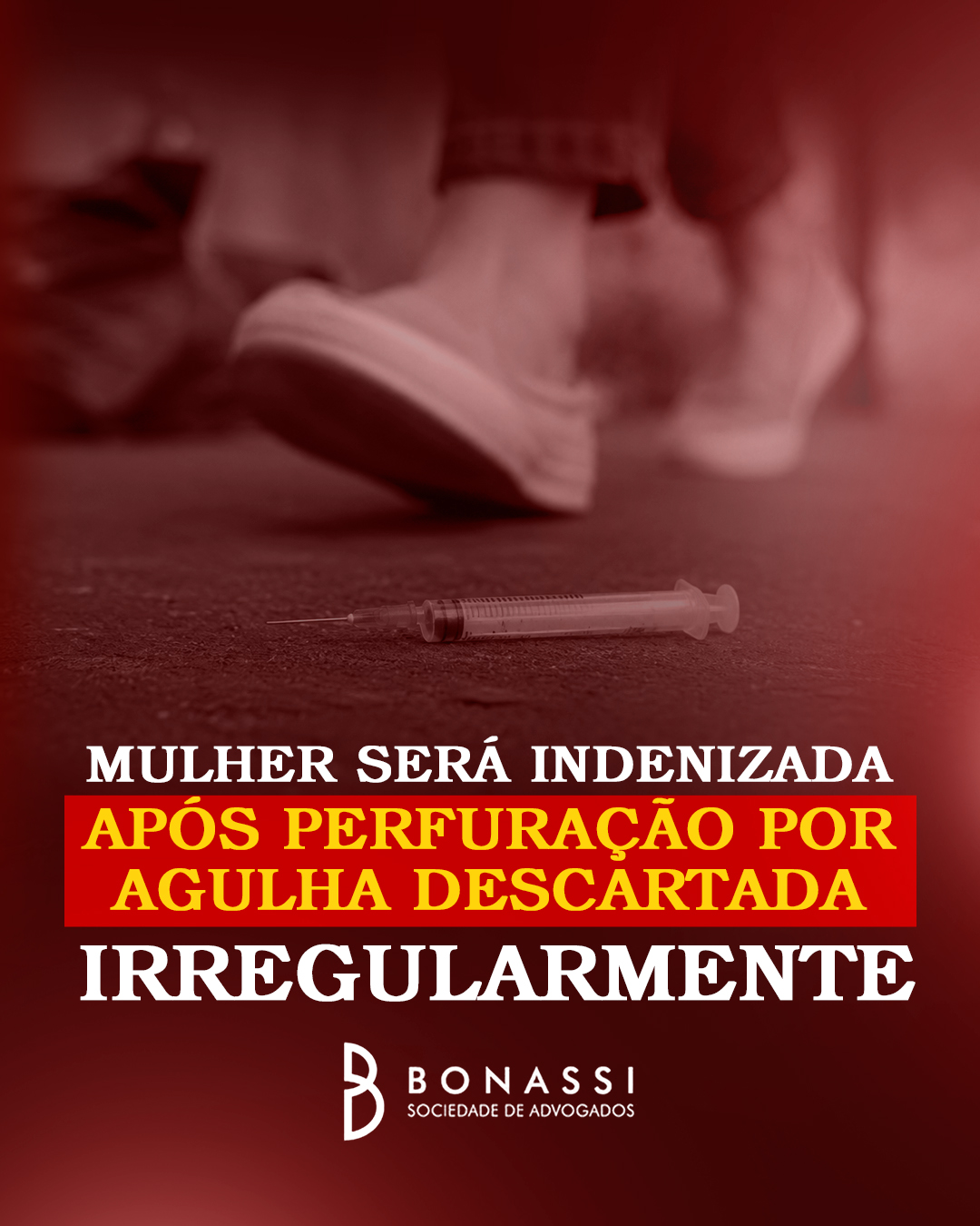 A 8ª Câmara de Direito Público do Tribunal de Justiça de São Paulo manteve decisão da 1ª Vara de Buritama que condenou o Município de Zacarias a indenizar uma mulher perfurada por agulha descartada indevidamente em farmácia municipal. A reparação por danos morais foi fixada em R$ 10 mil.

De acordo com os autos, a autora foi retirar medicamentos na farmácia e acabou perfurada pela agulha, que estava sobre o balcão. Em razão disso, precisou se submeter a tratamento antirretroviral para evitar eventual contaminação.

Ao analisar a falha na segurança do local, o relator do recurso, desembargador Leonel Costa, ressaltou a negligência do ente público. “Mesmo que o descarte tenha sido efetuado por terceiro, tal fato não excluía responsabilidade objetiva de a farmácia municipal manter o ambiente de atendimento livre de riscos da presença de matérias perfurantes, sobretudo no balcão, local em que é comumente utilizado de apoio”, escreveu.

“A própria necessidade criada pelo evento danoso de submeter a paciente a tratamento medicamentoso agressivo a sua saúde ofende seus direitos da personalidade no aspecto integridade física e integridade psíquica, diante dos reflexos diretos no corpo e na mente que convive pelo período do tratamento com a angústia da possibilidade de ter sido contaminada com doença grave”, completou o magistrado.

Os desembargadores Bandeira Lins e Antonio Celso Faria completaram a turma de julgamento. A decisão foi unânime.

Fonte: https://www.tjsp.jus.br/Noticias/Noticia?codigoNoticia=114310&pagina=7

Nós somos a Bonassi | Sociedade de Advogados!

📍 Av. Dona Francisca, 534 - Vila Rezende

📞 (19) 3421.0211

#advocacia #direitoempresarial #direitodotrabalho #direitocivil #amodireito #piracicaba #bonassiadvogados #direitodoconsumidor #direitodotrabalhador #direitoprevidenciário